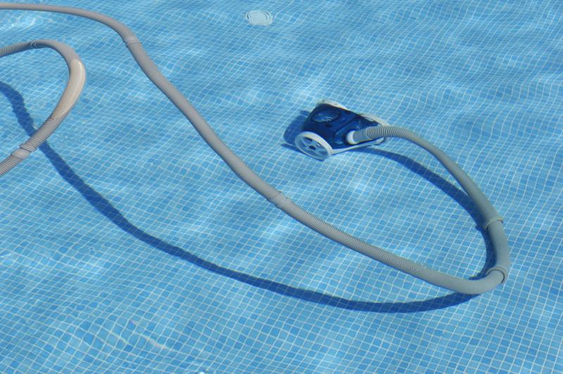 The Link Between Pool Vacuuming and Energy Efficiency