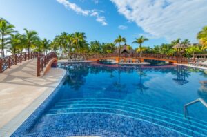 The Role of Brushing in Pool Maintenance: Tips for a Cleaner Pool Surface