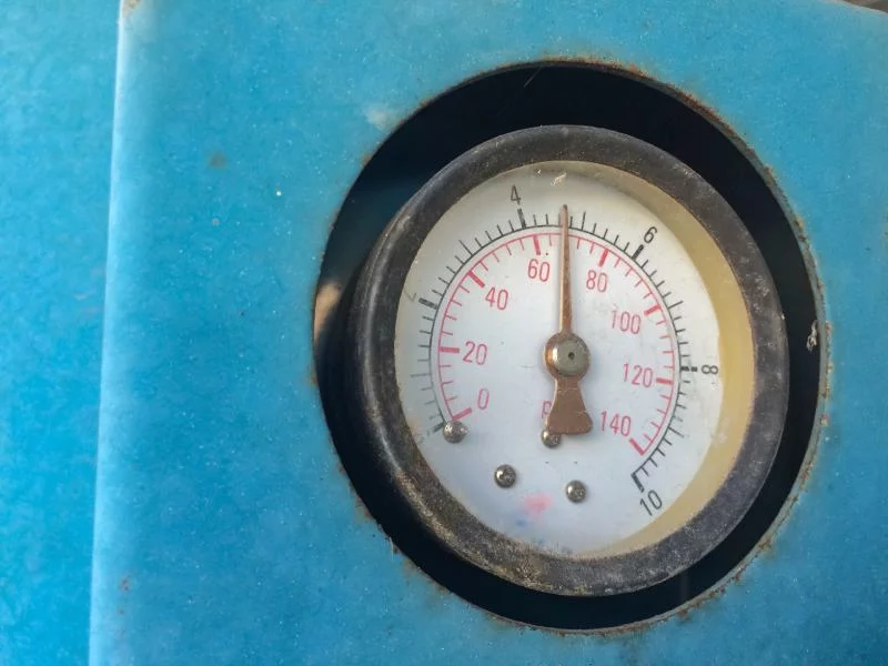 Pool filter pressure gauge measuring PSI related to total dynamic head