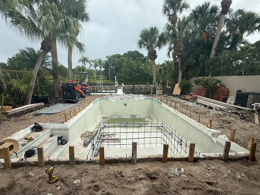 Pool remodeling in Jupiter with structural modifications during construction.